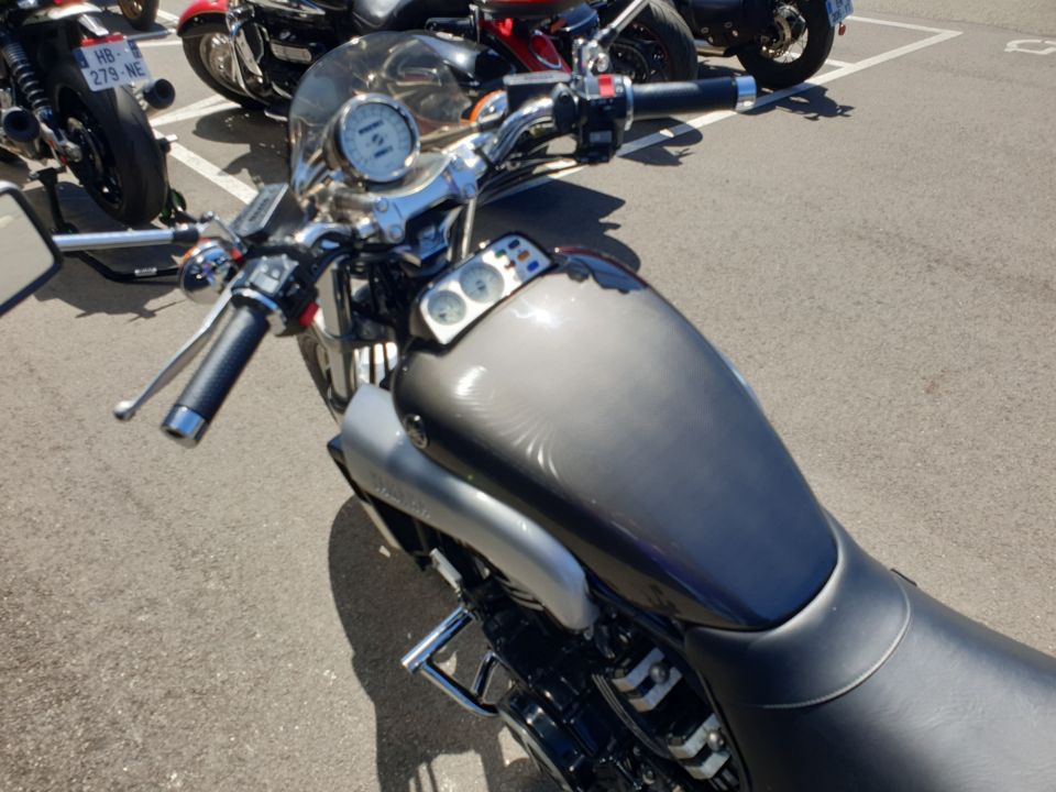 YAMAHA VMAX 1200 CARBONE 35