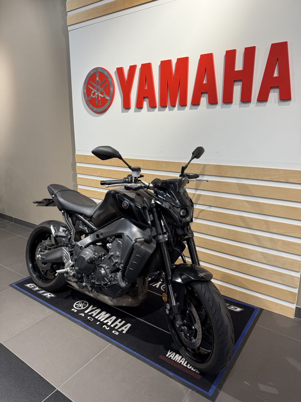 YAMAHA MT-09 1