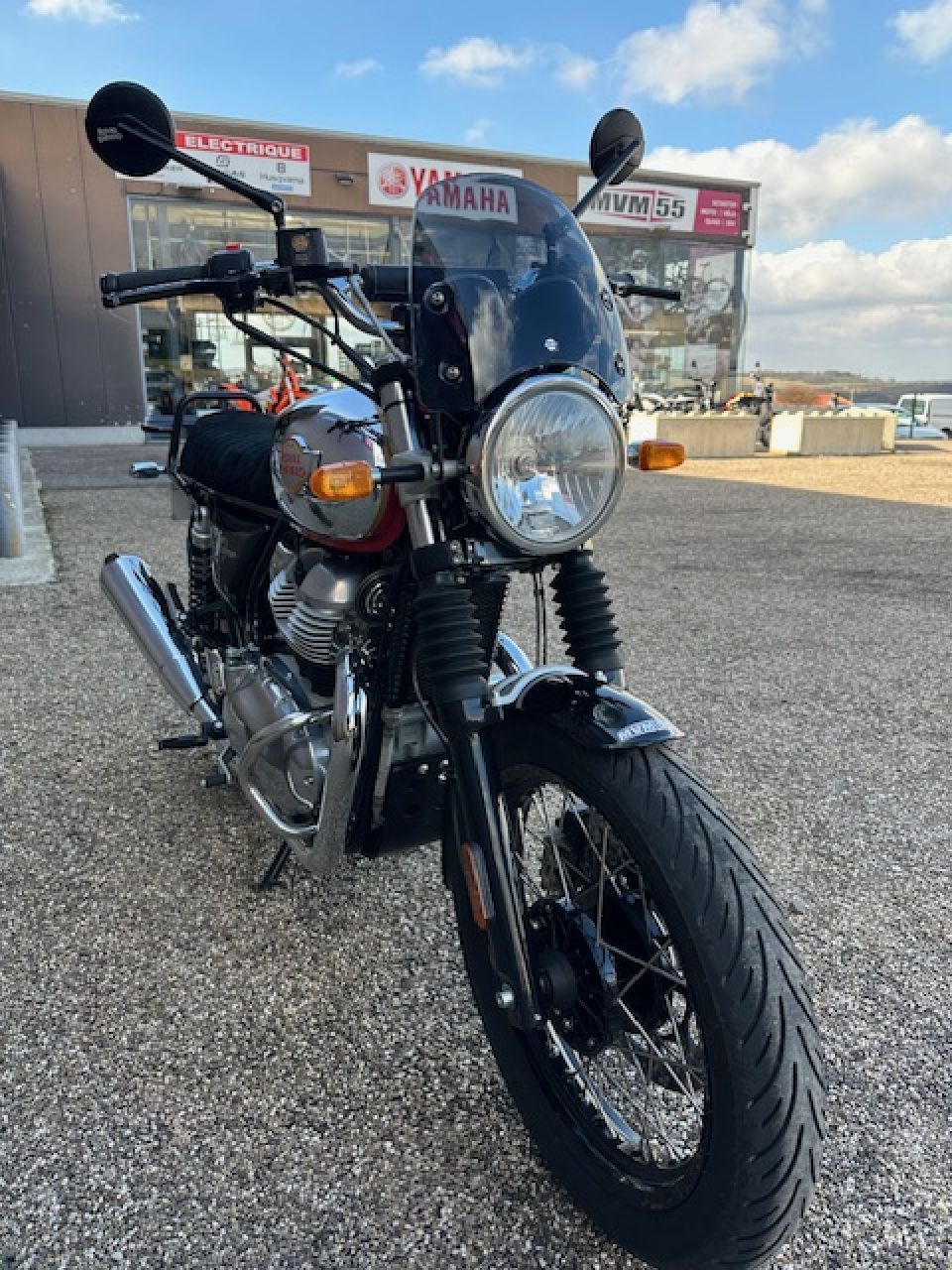 ROYAL ENFIELD INTERCEPTOR 8