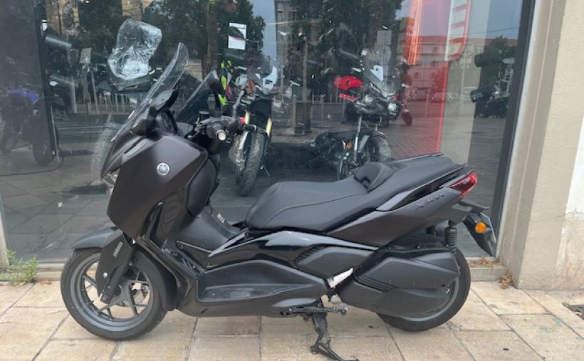 YAMAHA XMAX 300 Tech Max 1