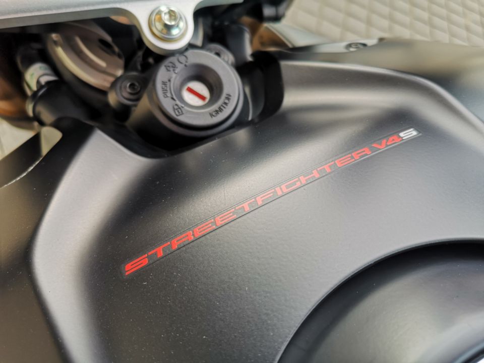 DUCATI STREETFIGHTER V4S 12