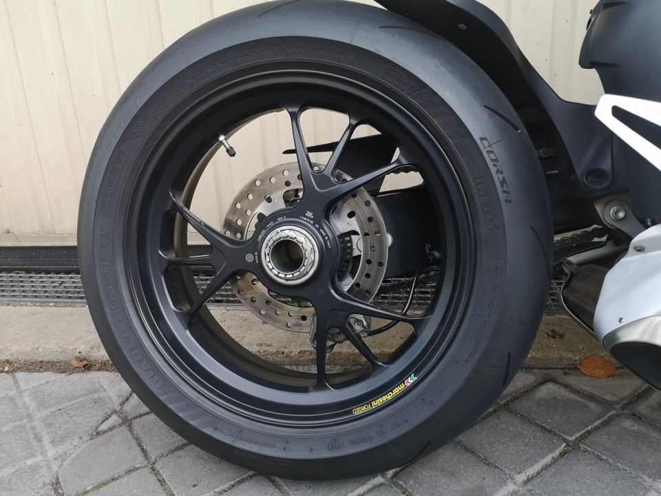 DUCATI STREETFIGHTER V4S 24