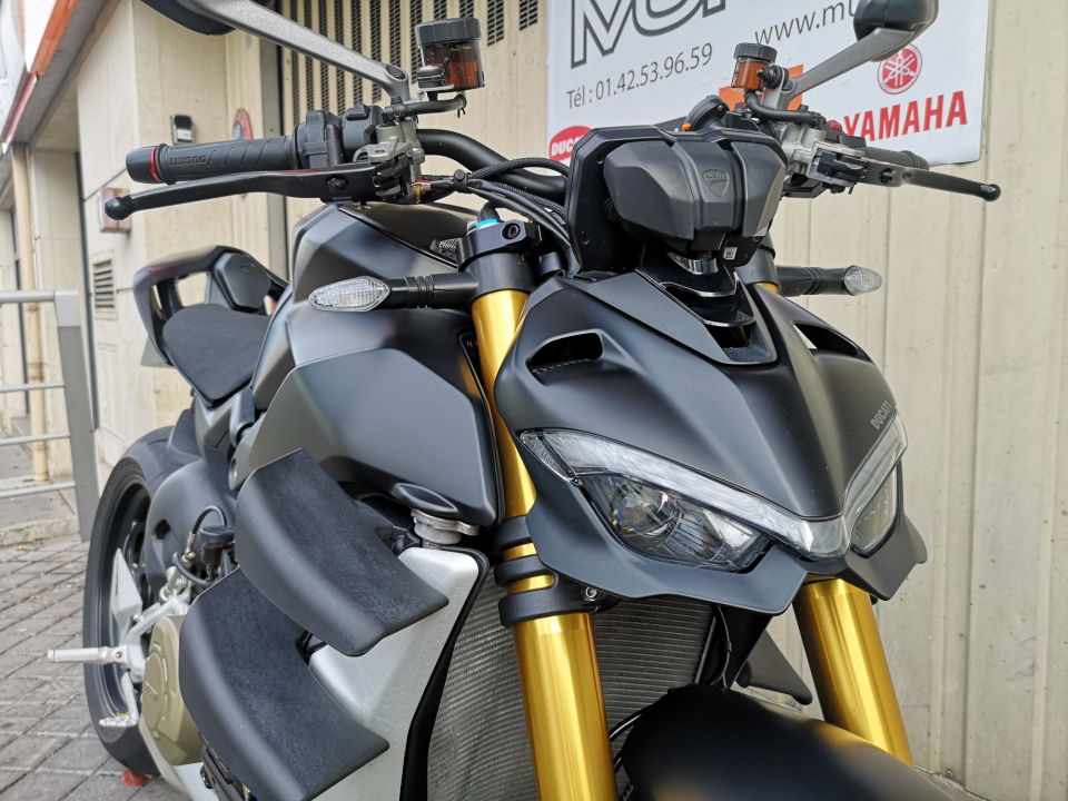 DUCATI STREETFIGHTER V4S 36
