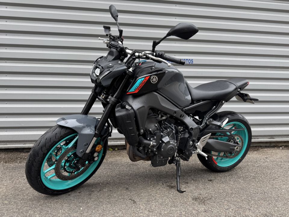 YAMAHA MT-09 4