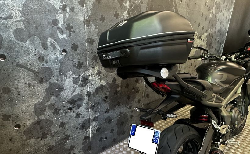 TRIUMPH STREET TRIPLE 765 R 2