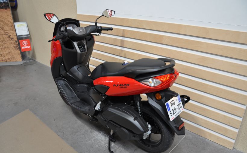 YAMAHA NMAX 125 10