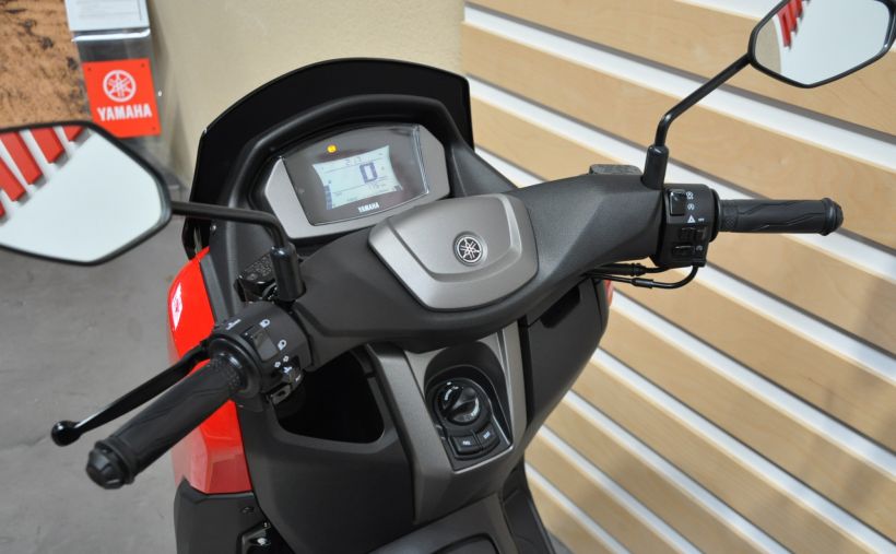 YAMAHA NMAX 125 11