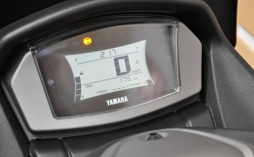 YAMAHA NMAX 125 12