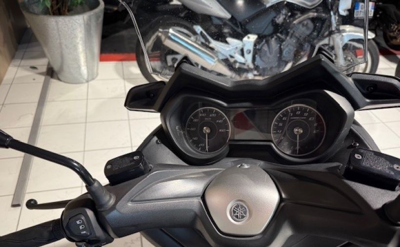 YAMAHA XMAX 125 2