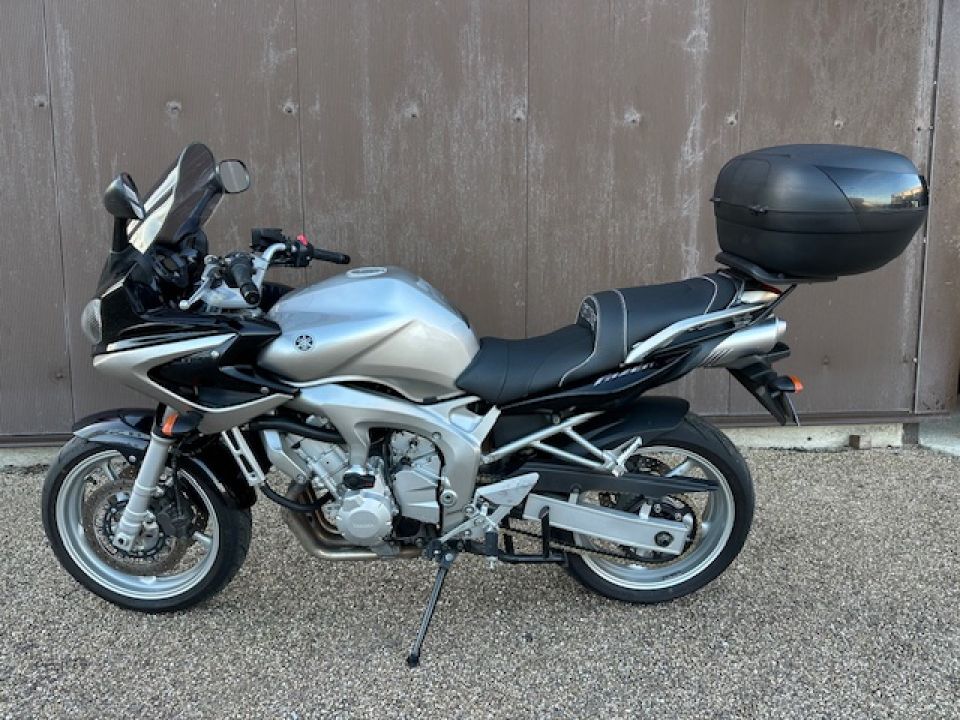 YAMAHA FZ6 600 FAZER 4
