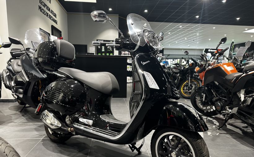 VESPA GTS 300 SUPER 0
