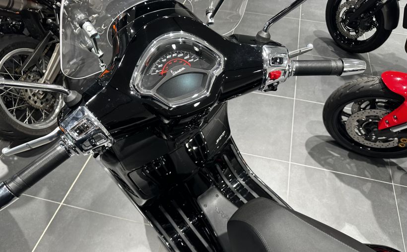 VESPA GTS 300 SUPER 2
