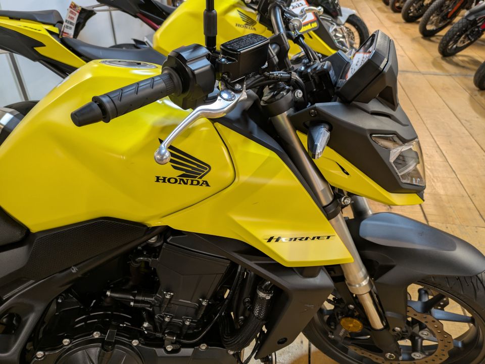 HONDA CB 750 HORNET 20