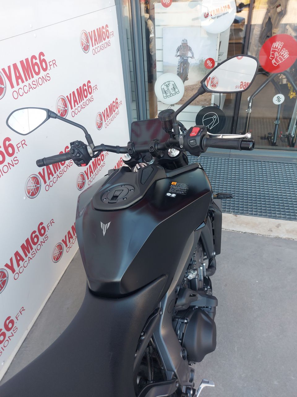 YAMAHA MT-09 3