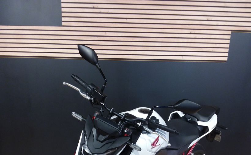 HONDA CB 750 HORNET 1