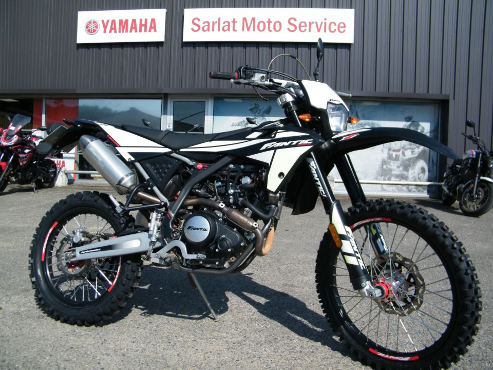 FANTIC XEF 125 PERFORMANCE 0