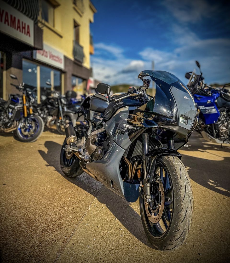 YAMAHA XSR 900 GP 1