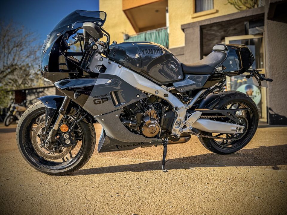 YAMAHA XSR 900 GP 3