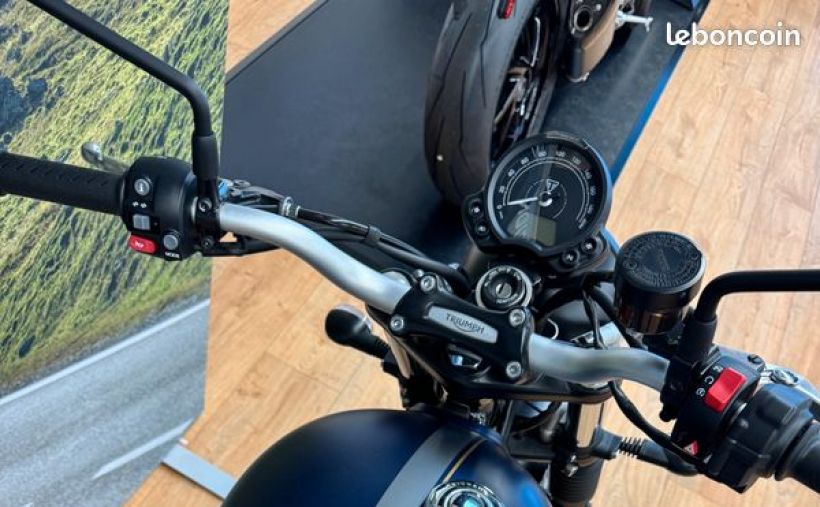 TRIUMPH STREET SCRAMBLER  900 4