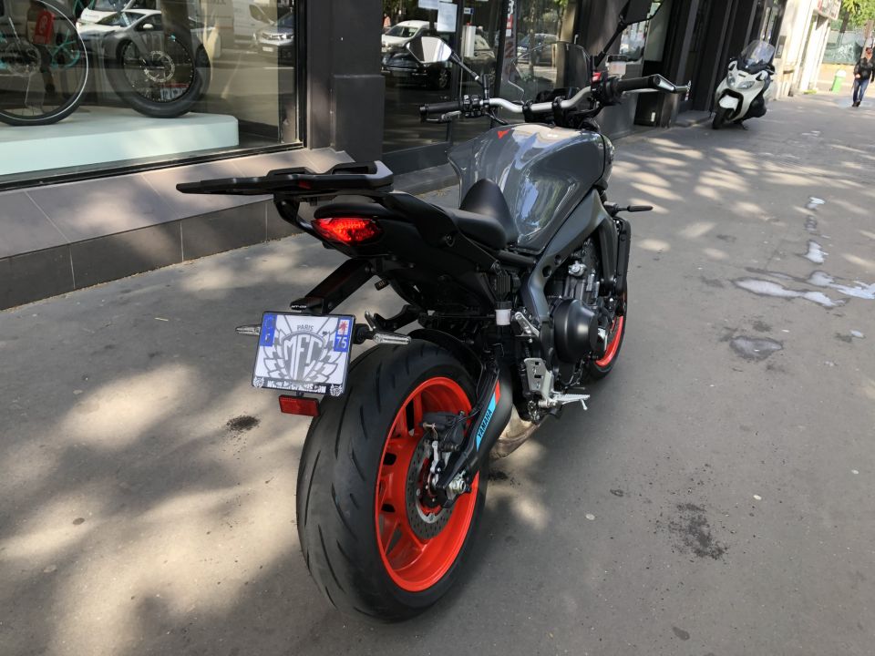 YAMAHA MT-09 10