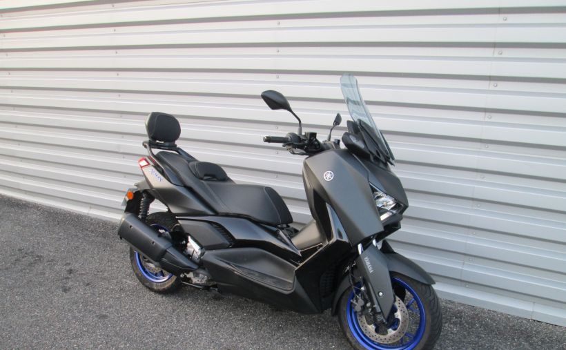 YAMAHA XMAX 300 0