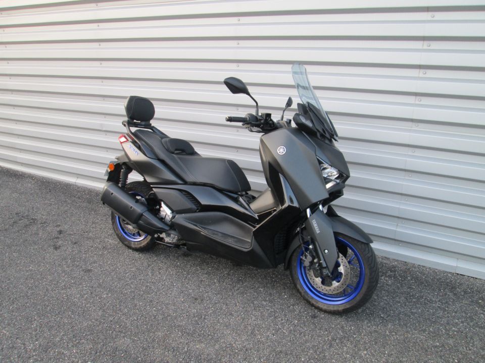 YAMAHA XMAX 300 0