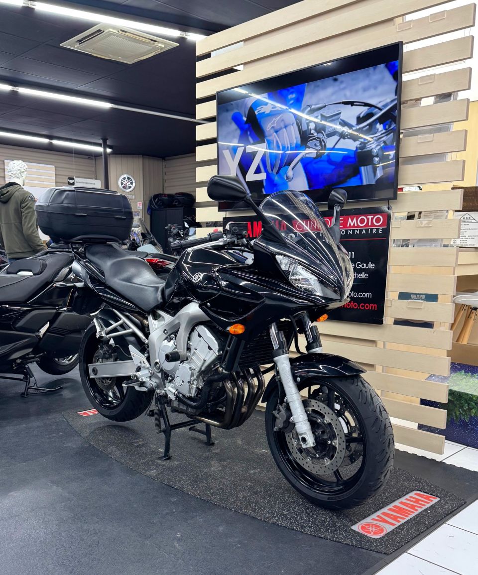 YAMAHA FZ6 (98CV) 1