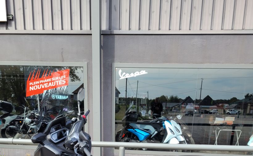 YAMAHA XMAX 125 TECH MAX 9