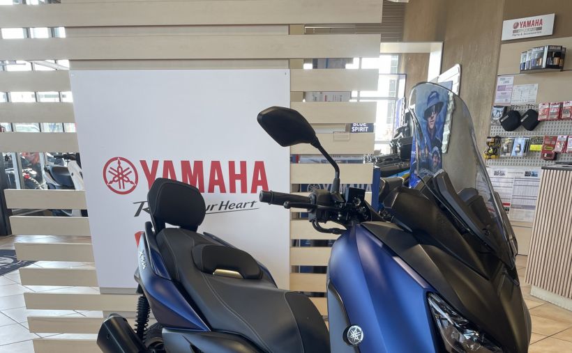 YAMAHA XMAX 300 0