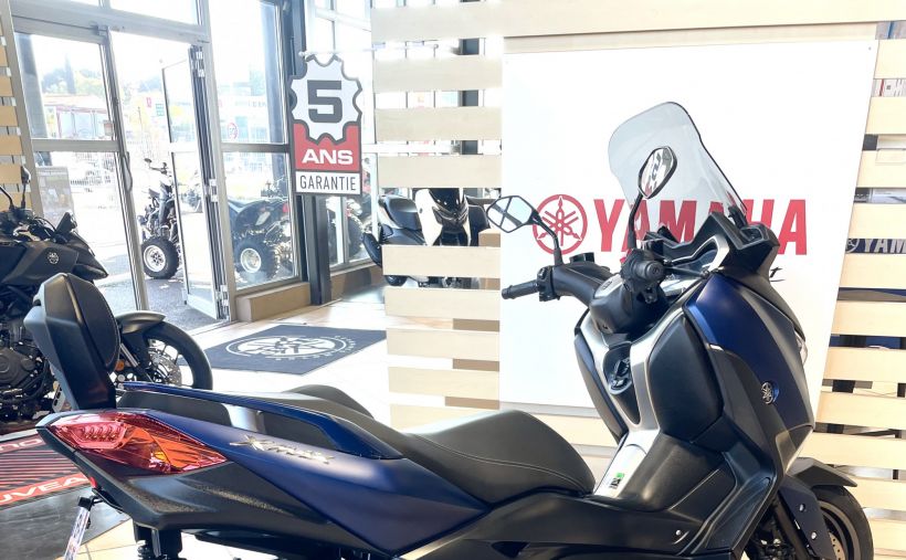 YAMAHA XMAX 300 2