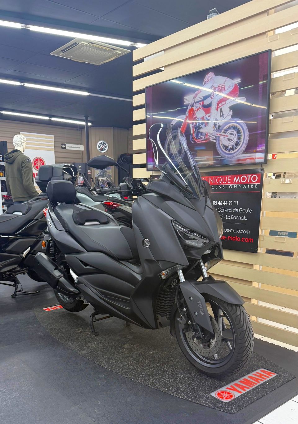 YAMAHA XMAX 300 1