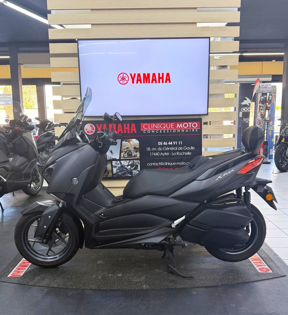 YAMAHA XMAX 300 2
