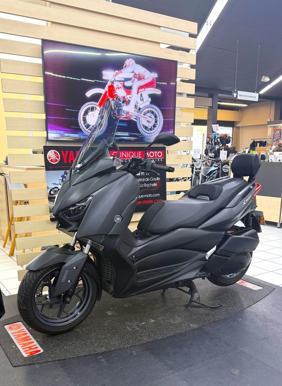 YAMAHA XMAX 300 3