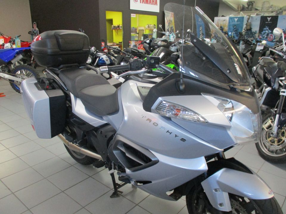 TRIUMPH TROPHY 1200 SE 10