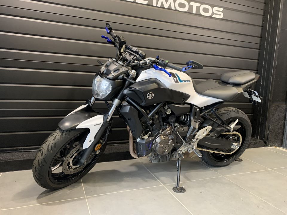 YAMAHA MT-07 16