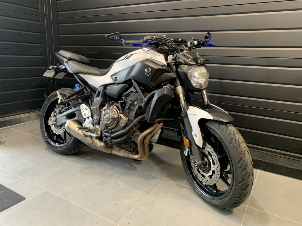 YAMAHA MT-07 8