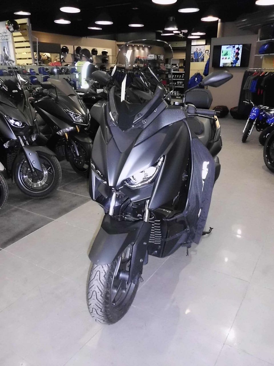 YAMAHA XMAX 300 0
