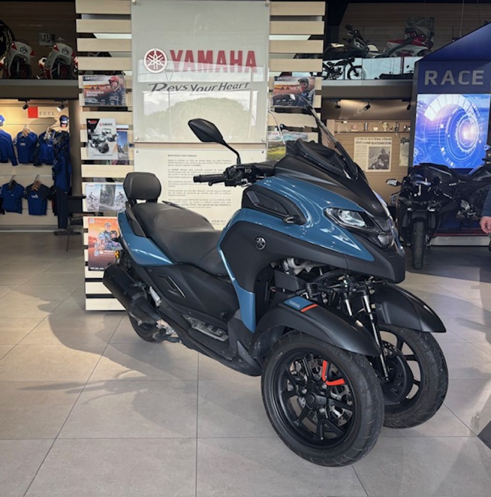 YAMAHA TRICITY 300 FAIBLE KILOMETRAGE 1ERE MAIN GTIE 12 MOIS 111€/MOIS* 1