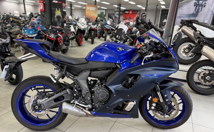 YAMAHA YZF-R7 0