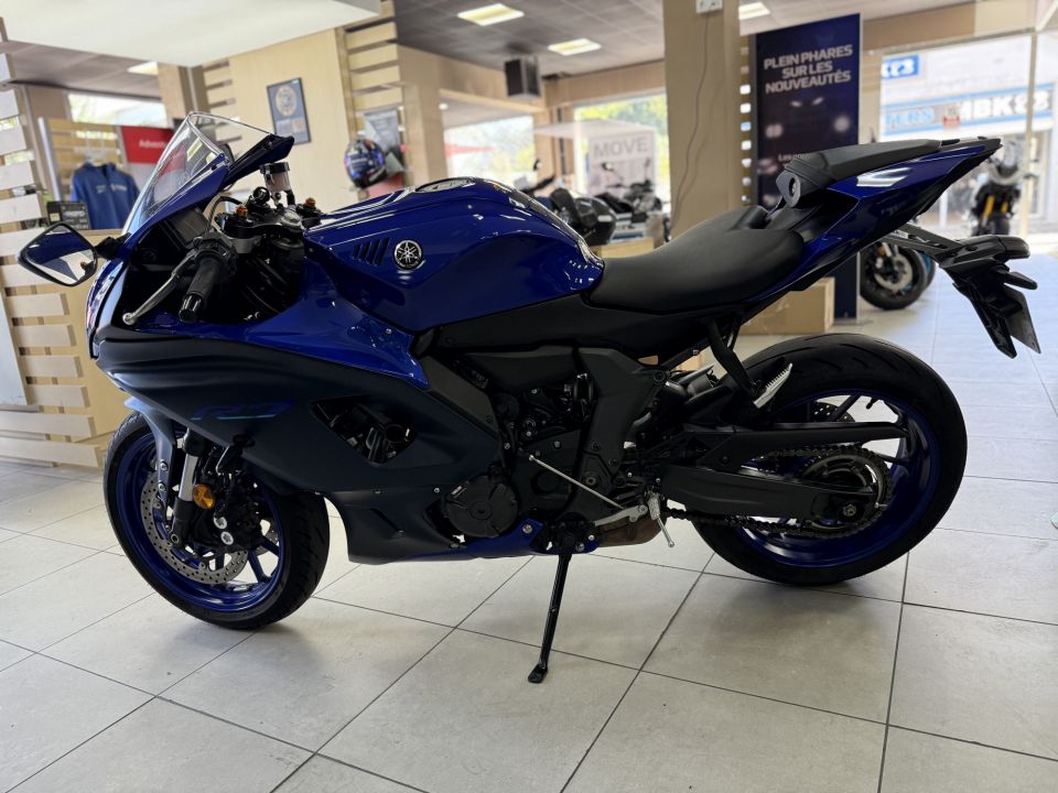 YAMAHA YZF-R7 18