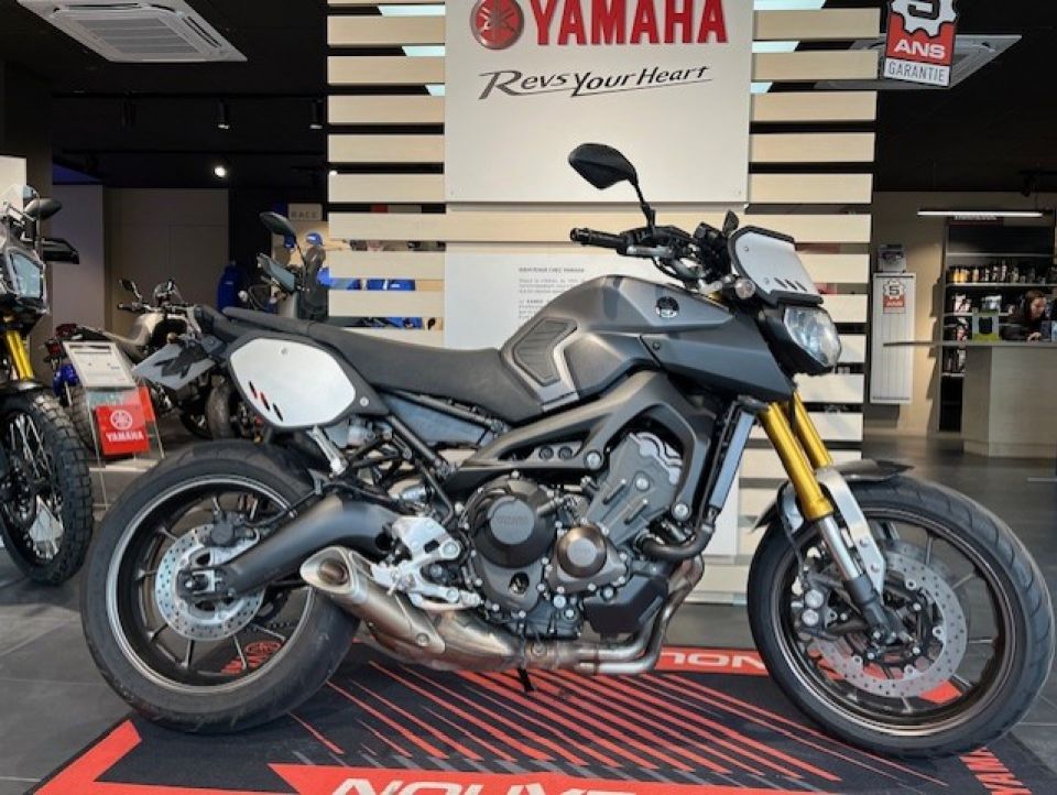 YAMAHA MT-09 0