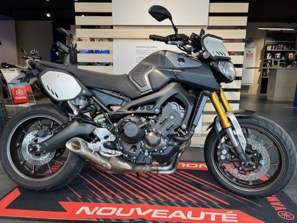 YAMAHA MT-09 1