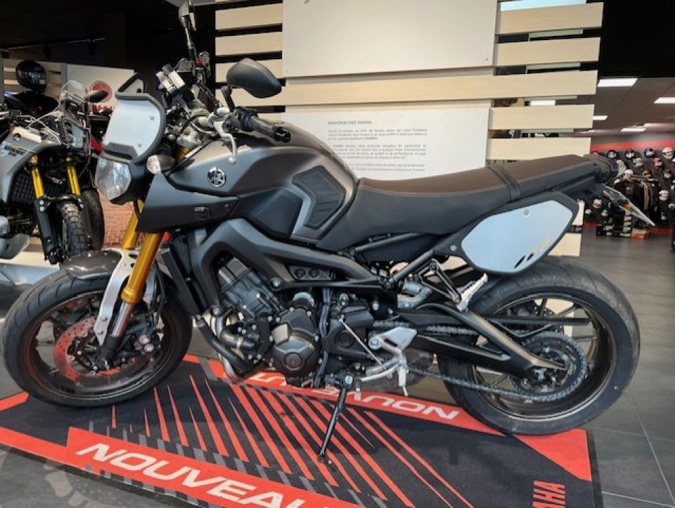 YAMAHA MT-09 6