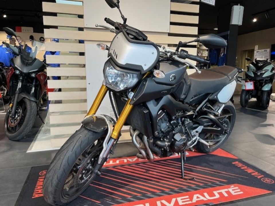 YAMAHA MT-09 7