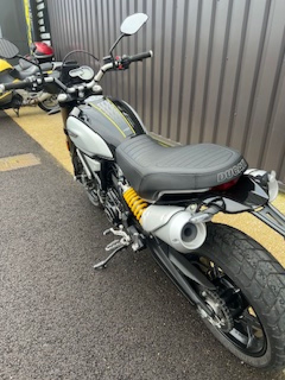 DUCATI SCRAMBLER 3