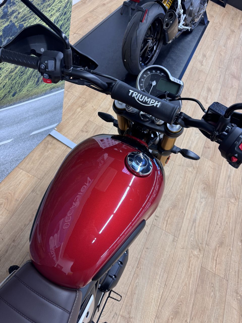 TRIUMPH Scrambler 400 X 6