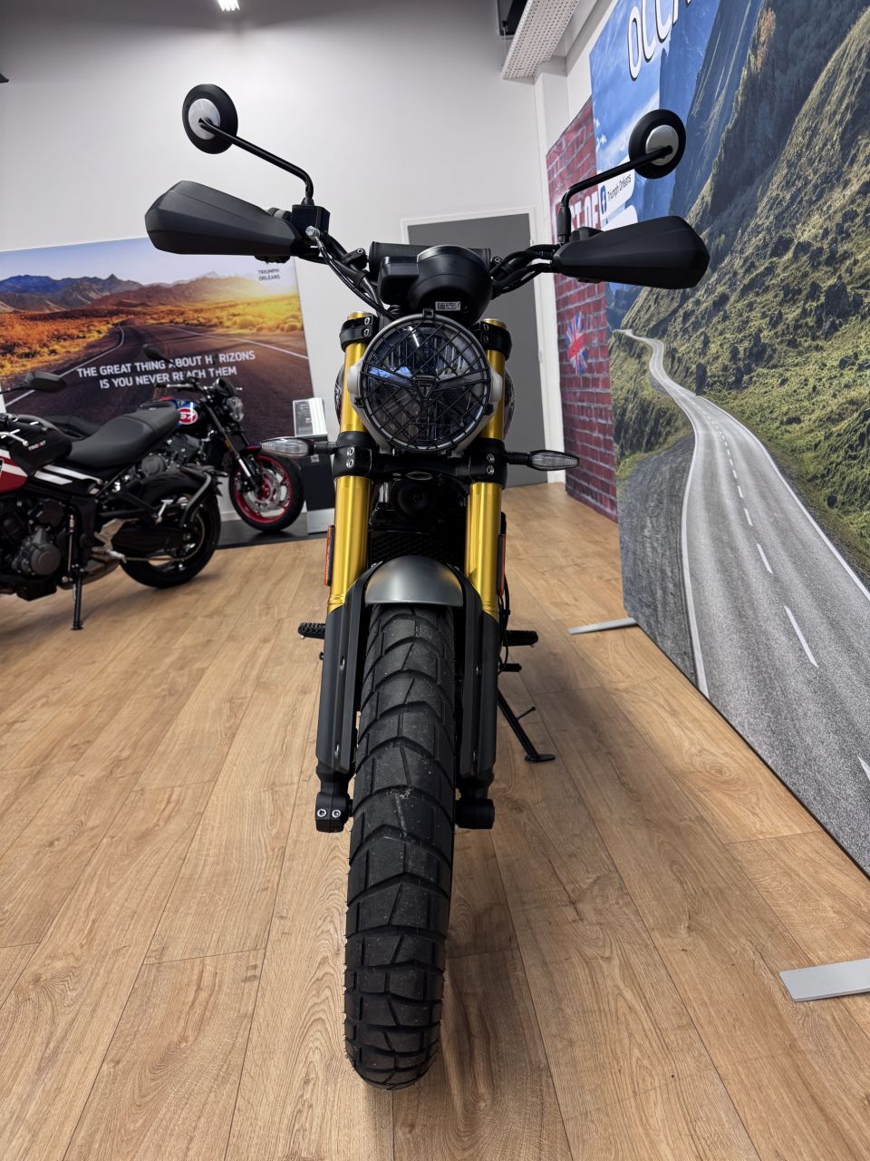TRIUMPH Scrambler 400 X 8
