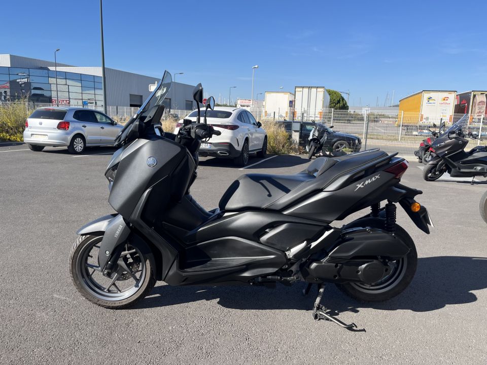 YAMAHA X-MAX 125 0