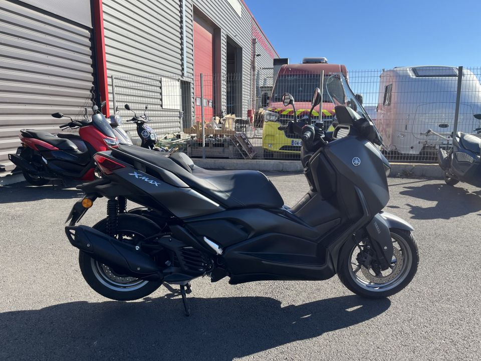 YAMAHA X-MAX 125 2