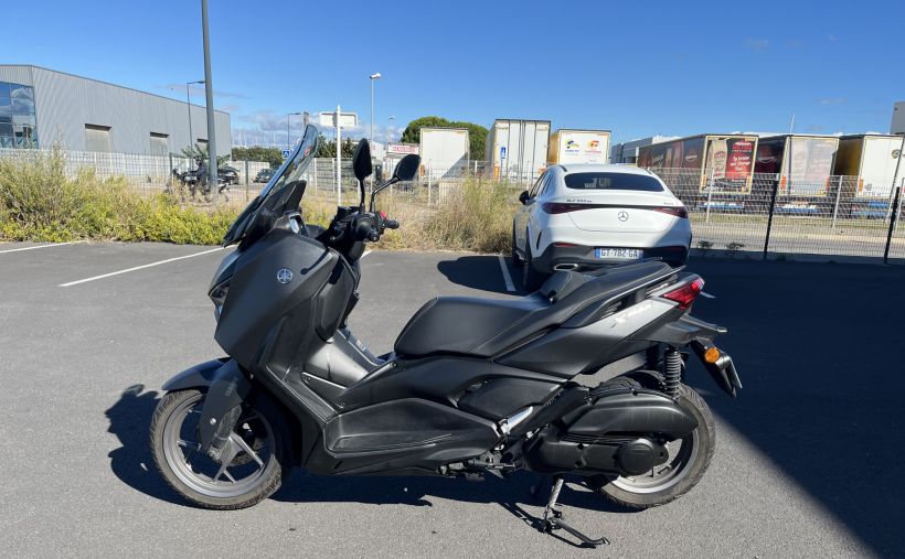 YAMAHA X-MAX 125 0